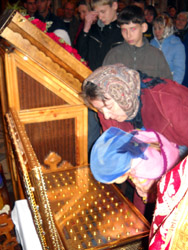 Мощи Киево-Печерских святых в Боровецкой церкви. Увеличить изображение. Размер файла: 182,05 Kb [600X800]