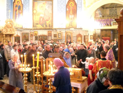 Мощи Киево-Печерских святых в Боровецкой церкви. Увеличить изображение. Размер файла: 187,62 Kb [800X600]