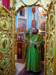 Всенощное бдение в Вербное воскресенье. Увеличить изображение. Размер файла: 200,8 Kb [600X800]