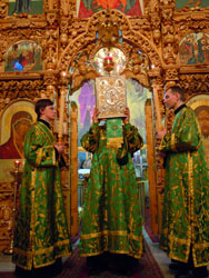 Всенощное бдение в Вербное воскресенье. Увеличить изображение. Размер файла: 214,53 Kb [600X800]