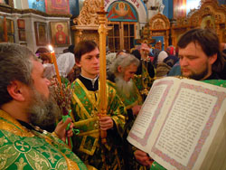 Всенощное бдение в Вербное воскресенье. Увеличить изображение. Размер файла: 185,24 Kb [800X600]