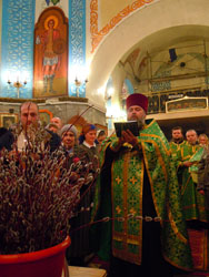 Всенощное бдение в Вербное воскресенье. Увеличить изображение. Размер файла: 169,61 Kb [600X800]