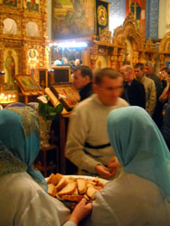 Всенощное бдение в день праздника Введения во Храм Пресвятой Богородицы. Увеличить изображение. Размер файла: 135,25 Kb [600X800]