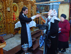 Освящение пасхальной снеди. Увеличить изображение. Размер файла: 154,14 Kb [800X600]