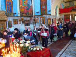 Освящение пасхальной снеди. Увеличить изображение. Размер файла: 185,44 Kb [800X600]