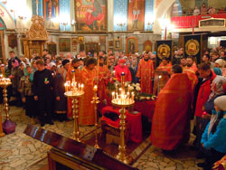 Пасхальная Полунощница и Крестный ход. Увеличить изображение. Размер файла: 173,88 Kb [800X600]