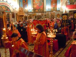 Пасхальная Полунощница и Крестный ход. Увеличить изображение. Размер файла: 158,52 Kb [800X600]