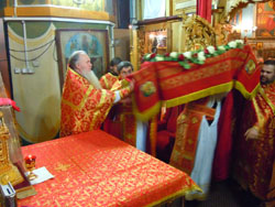 Пасхальная Полунощница и Крестный ход. Увеличить изображение. Размер файла: 163,64 Kb [800X600]