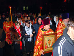 Пасхальная Полунощница и Крестный ход. Увеличить изображение. Размер файла: 150,04 Kb [800X600]