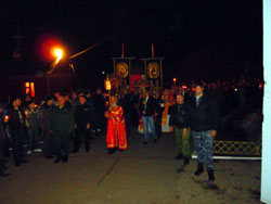 Пасхальная Полунощница и Крестный ход. Увеличить изображение. Размер файла: 95,06 Kb [800X600]