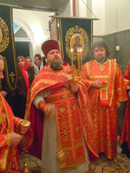 Пасхальная Заутреня в Боровецкой церкви. Увеличить изображение. Размер файла: 143,6 Kb [600X800]