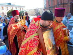 Божественная литургия в первый день Пасхи. Увеличить изображение. Размер файла: 198,38 Kb [800X600]