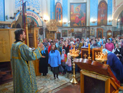 Богослужение в праздник Благовещения Пресвятой Богородицы. Увеличить изображение. Размер файла: 172,18 Kb [800X600]