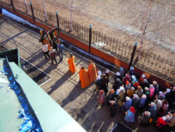 Последний крестный ход на Светлой седмице. Увеличить изображение. Размер файла: 210,75 Kb [800X600]