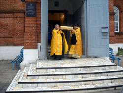 Прощание с мощами. Увеличить изображение. Размер файла: 150,92 Kb [800X600]