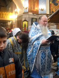 Богослужение в день празднования Казанской иконы Божией Матери. Увеличить изображение. Размер файла: 130,66 Kb [600X800]