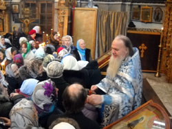 Богослужение в день празднования Казанской иконы Божией Матери. Увеличить изображение. Размер файла: 133,22 Kb [800X600]