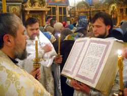 Богослужение в Боровецкой церкви в канун Рождества Христова. Увеличить изображение. Размер файла: 153,78 Kb [800X600]