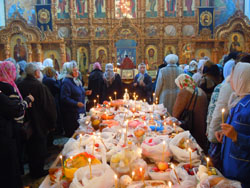 Радоница в Свято-Вознесенском соборе г. Набережные Челны. Увеличить изображение. Размер файла: 177,28 Kb [800X600]