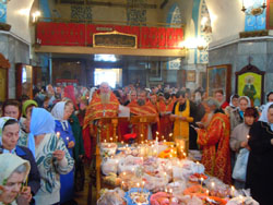 Радоница в Свято-Вознесенском соборе г. Набережные Челны. Увеличить изображение. Размер файла: 161,57 Kb [800X600]