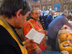 Радоница в Свято-Вознесенском соборе г. Набережные Челны. Увеличить изображение. Размер файла: 136,7 Kb [800X600]