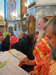 Радоница в Свято-Вознесенском соборе г. Набережные Челны. Увеличить изображение. Размер файла: 143,75 Kb [600X800]