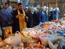 Радоница в Свято-Вознесенском соборе г. Набережные Челны. Увеличить изображение. Размер файла: 120,96 Kb [800X600]