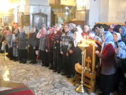 Божественная литургия в день памяти великомученика Димитрия Солунского. Увеличить изображение. Размер файла: 129,1 Kb [800X600]