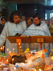 Троицкая родительская суббота в Боровецкой церкви. Увеличить изображение. Размер файла: 142,36 Kb [600X800]