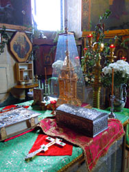 Мощи Великой княгини Елисаветы в Боровецкой церкви. Увеличить изображение. Размер файла: 191,22 Kb [600X800]