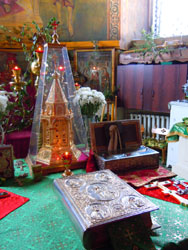 Мощи Великой княгини Елисаветы в Боровецкой церкви. Увеличить изображение. Размер файла: 187,02 Kb [600X800]