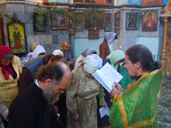 Мощи Великой княгини Елисаветы в Боровецкой церкви. Увеличить изображение. Размер файла: 144,03 Kb [800X600]