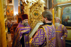 Всенощное Бдение в канун Воздвижения Креста Господня. Увеличить изображение. Размер файла: 167,83 Kb [800X536]