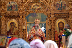 Архиерейское служение в Фомину Неделю. Увеличить изображение. 146кБ.