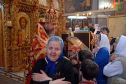 Архиерейское служение в Фомину Неделю. Увеличить изображение. 146кБ.