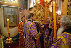 Всенощное Бдение в канун Воздвижения Креста Господня. Увеличить изображение. Размер файла: 166,7 Kb [800X536]