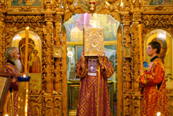 Всенощное Бдение в канун Воздвижения Креста Господня. Увеличить изображение. Размер файла: 199,02 Kb [800X536]