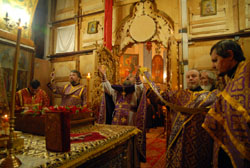 Всенощное Бдение в канун Воздвижения Креста Господня. Увеличить изображение. Размер файла: 157,31 Kb [800X536]