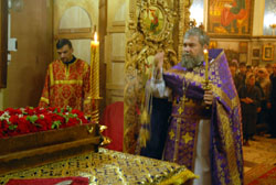 Всенощное Бдение в канун Воздвижения Креста Господня. Увеличить изображение. Размер файла: 136,69 Kb [800X536]