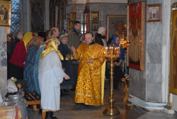 Каждение. Диакон Николай Ярин. Увеличить изображение. Размер файла: 124,38 Kb [800X536]