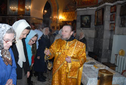 Каждение. Диакон Николай Ярин. Увеличить изображение. Размер файла: 128,38 Kb [800X536]