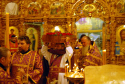 Всенощное Бдение в канун Воздвижения Креста Господня. Увеличить изображение. Размер файла: 154,53 Kb [800X536]