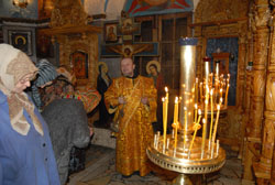 Каждение. Диакон Николай Ярин. Увеличить изображение. Размер файла: 146,27 Kb [800X536]