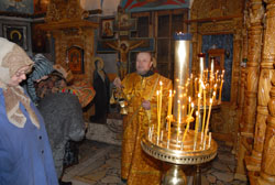 Каждение. Диакон Николай Ярин. Увеличить изображение. Размер файла: 146,34 Kb [800X536]
