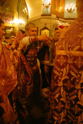 Всенощное Бдение в канун Воздвижения Креста Господня. Увеличить изображение. Размер файла: 136,34 Kb [536X800]