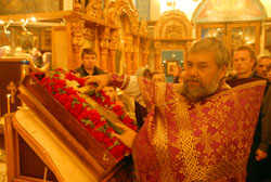 Всенощное Бдение в канун Воздвижения Креста Господня. Увеличить изображение. Размер файла: 148,64 Kb [800X536]