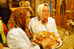 Всенощное Бдение в канун Воздвижения Креста Господня. Увеличить изображение. Размер файла: 147,24 Kb [800X536]