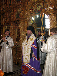 Архиерейское богослужение в день праздника Вознесения Господня. Увеличить изображение. Размер файла: 246,04 Kb [600X800]