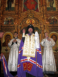 Архиерейское богослужение в день праздника Вознесения Господня. Увеличить изображение. Размер файла: 242,1 Kb [600X800]