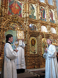 Архиерейское богослужение в день праздника Вознесения Господня. Увеличить изображение. Размер файла: 291,94 Kb [600X800]